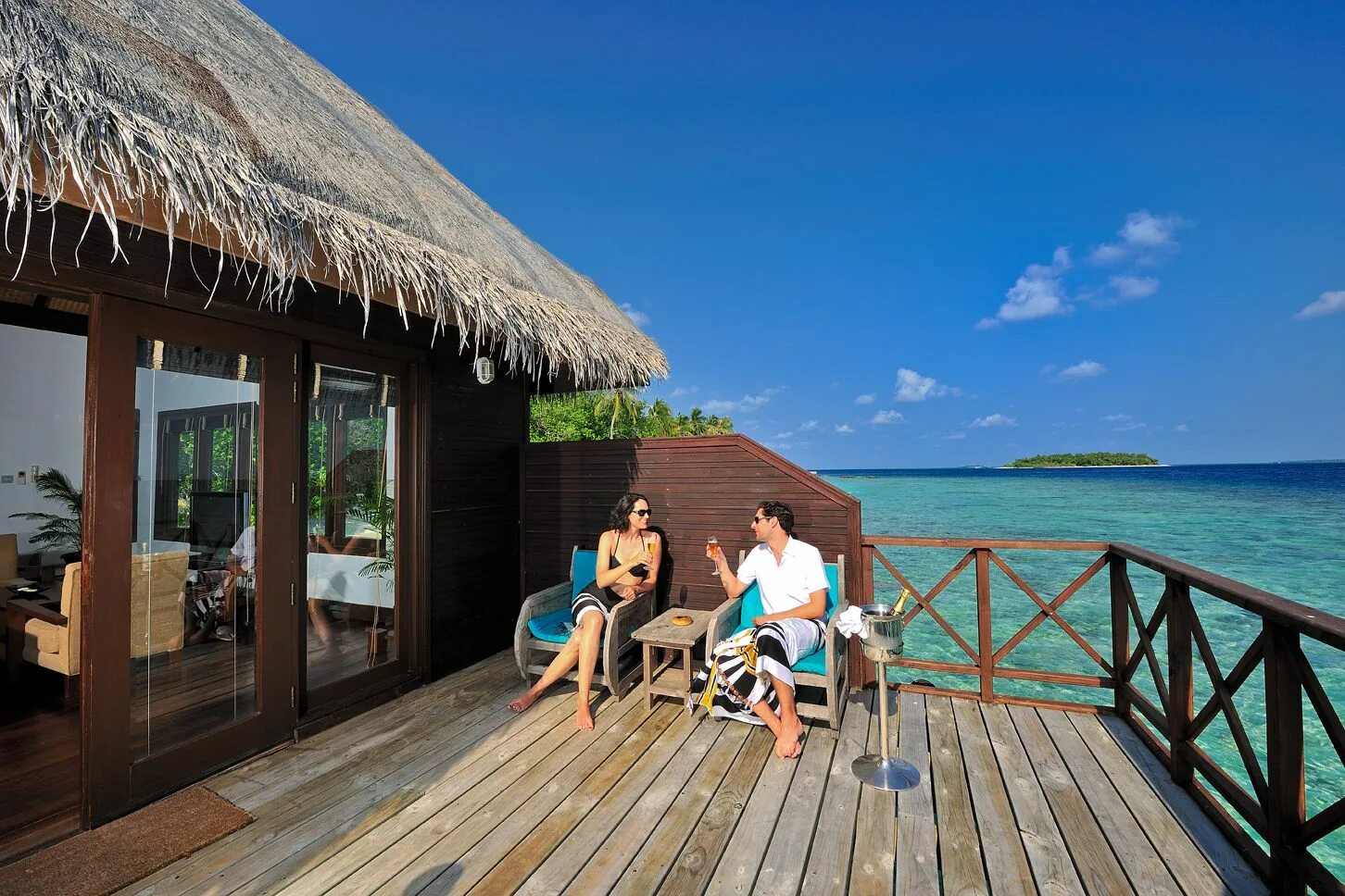 Your luxury. Остров Бандос Мальдивы. Bandos Island Resort Мальдивы. Bandos Maldives (ex. Bandos Island Resort) 4*. Бандос Резорт Мальдивы букинг.