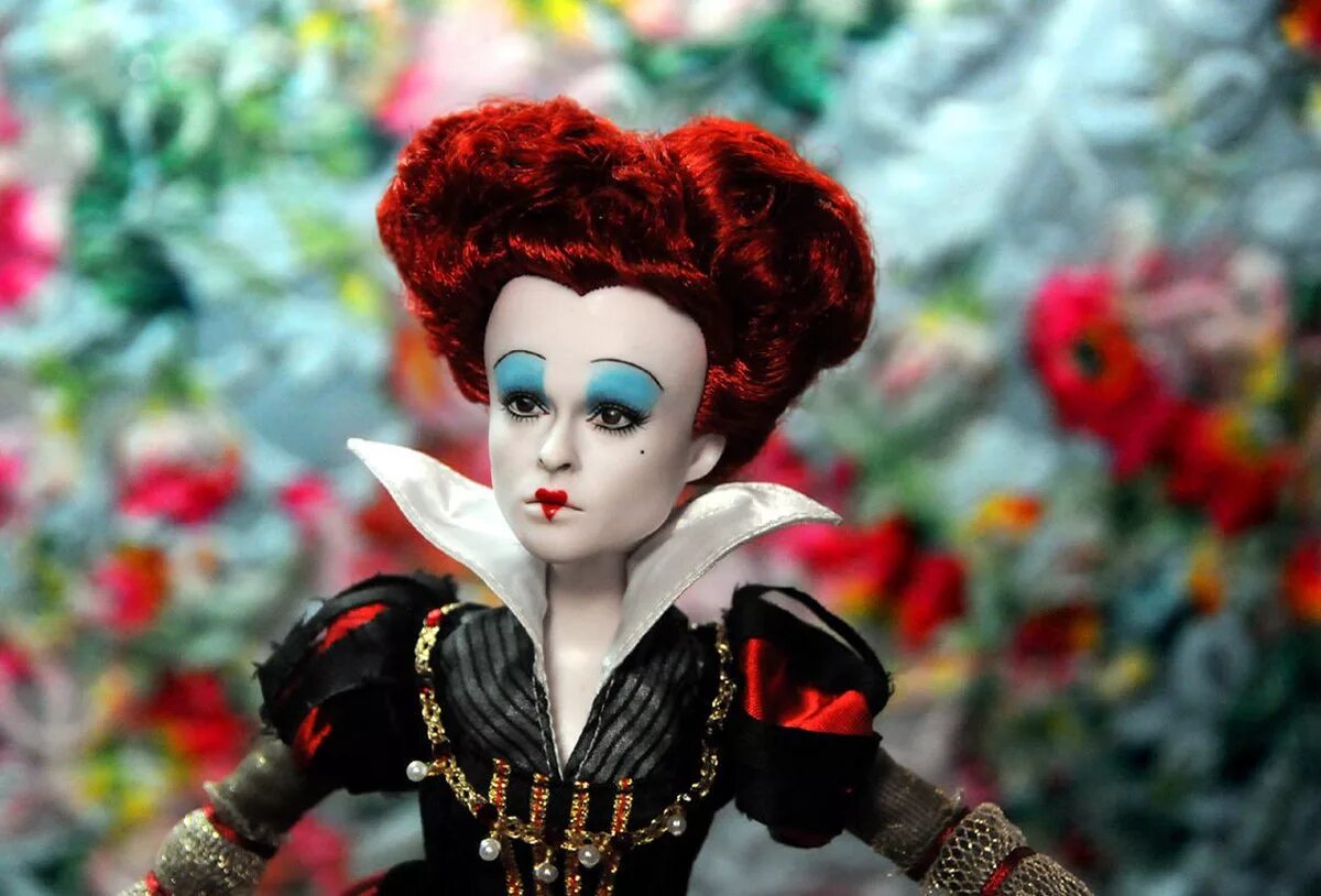 красная королева из алисы. красная королева из алисы. красная королева из алисы. ирацибета хелена бонем картер. красная королева из алисы в стране.