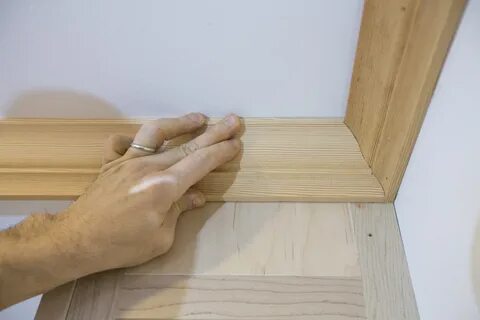 Как вырезать плинтус деревянного как