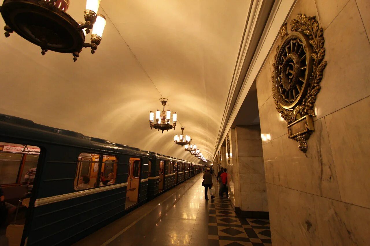 Нарвская какое метро. Метро петербурга. станция в петербургском городе. закрытое метро в питере. метро холл.