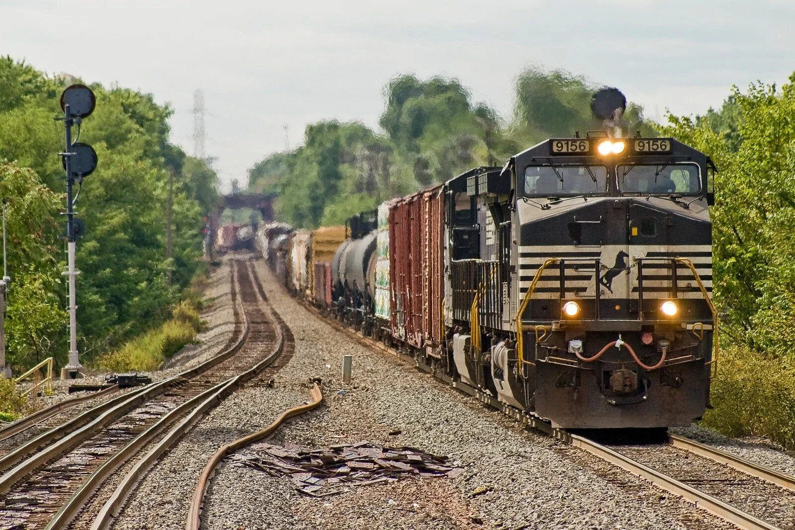 Full train. Фотообои на рабочий стол электрички бесплатные. Необычные поезда. Грузовой поезд. Miniloona train фулл.