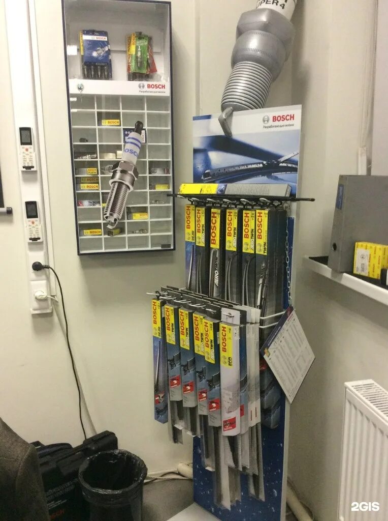 Магазин bosch запчасти. Стеллаж bosch shop автозапчасти. Магазин bosch запчасти. Большой магазин автозапчастей. Магазин автозапчастей bosch.