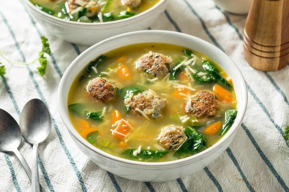Good soup. Тефтельный суп. Frikadelka Sho'RVA. Суп с фрикадельками. Суп с фрикадельками и вермишелью.