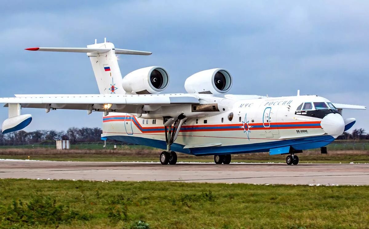 Б 200 самолет. Самолёт-амфибия бе-200чс. Бериев бе-200. Авиация МЧС России бе-200. Амфибия бе 200 ЧС.