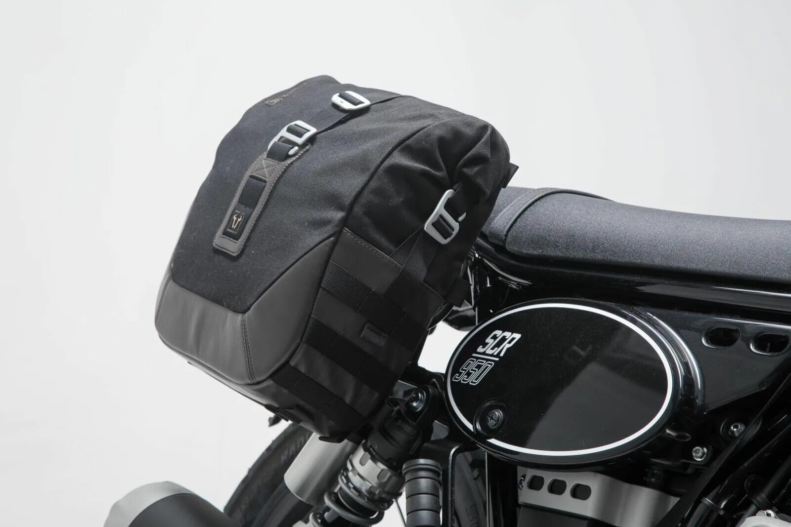 Sw motech. Yamaha scr950. Кофр для Ямаха Gear. Legend Gear Saddle Bag Set. Ветровая защита для Yamaha SCR 950.