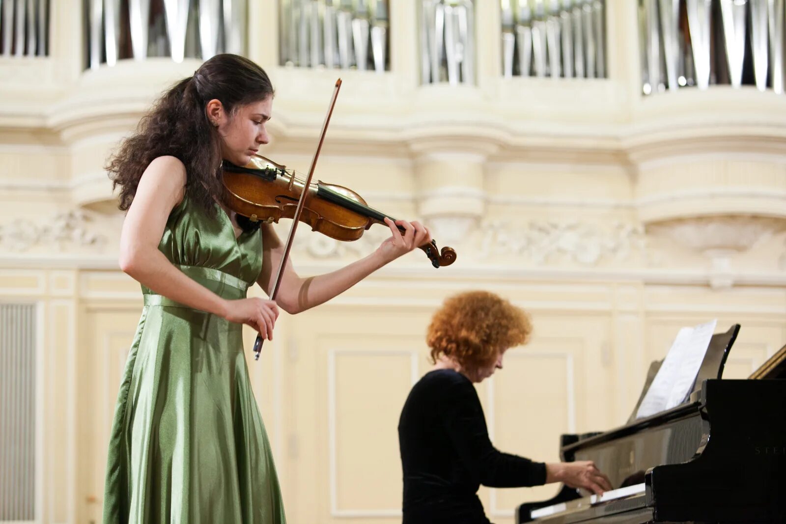 Максим федотов. Елена альт скрипка питер консерватория. Скрипач питер. Александр викторов певец. Федотов максим викторович скрипка.