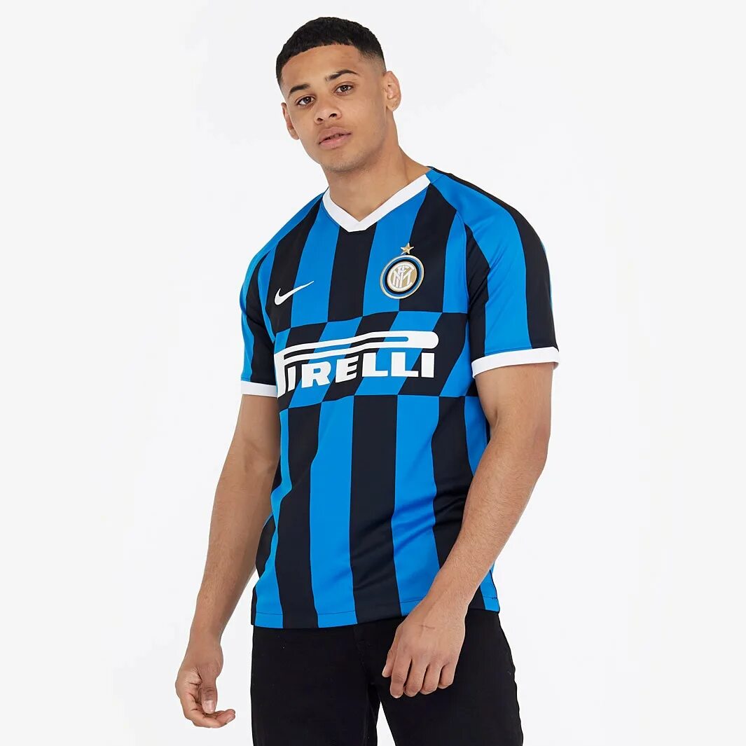 Inter t. Nike Inter. Nike Inter Milan футболка. Домашняя форма Интера 2019/20. Обладает в футболке Интера.