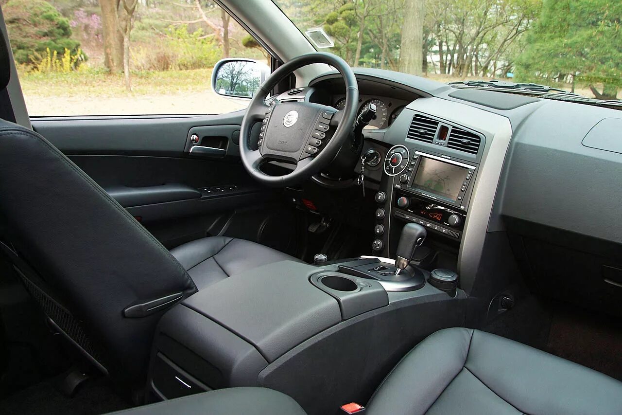 Салоны санг енг. SSANGYONG Kyron 2008 салон. SSANGYONG Kyron 2013 салон. SSANGYONG Kyron салон. SSANGYONG Kyron Interior.