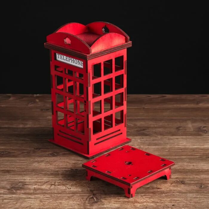 Ооо красный телефон. Красная телефонная будка. Английская телефонная будка. Светильник телефонная будка. Телефонная будка деревянная.