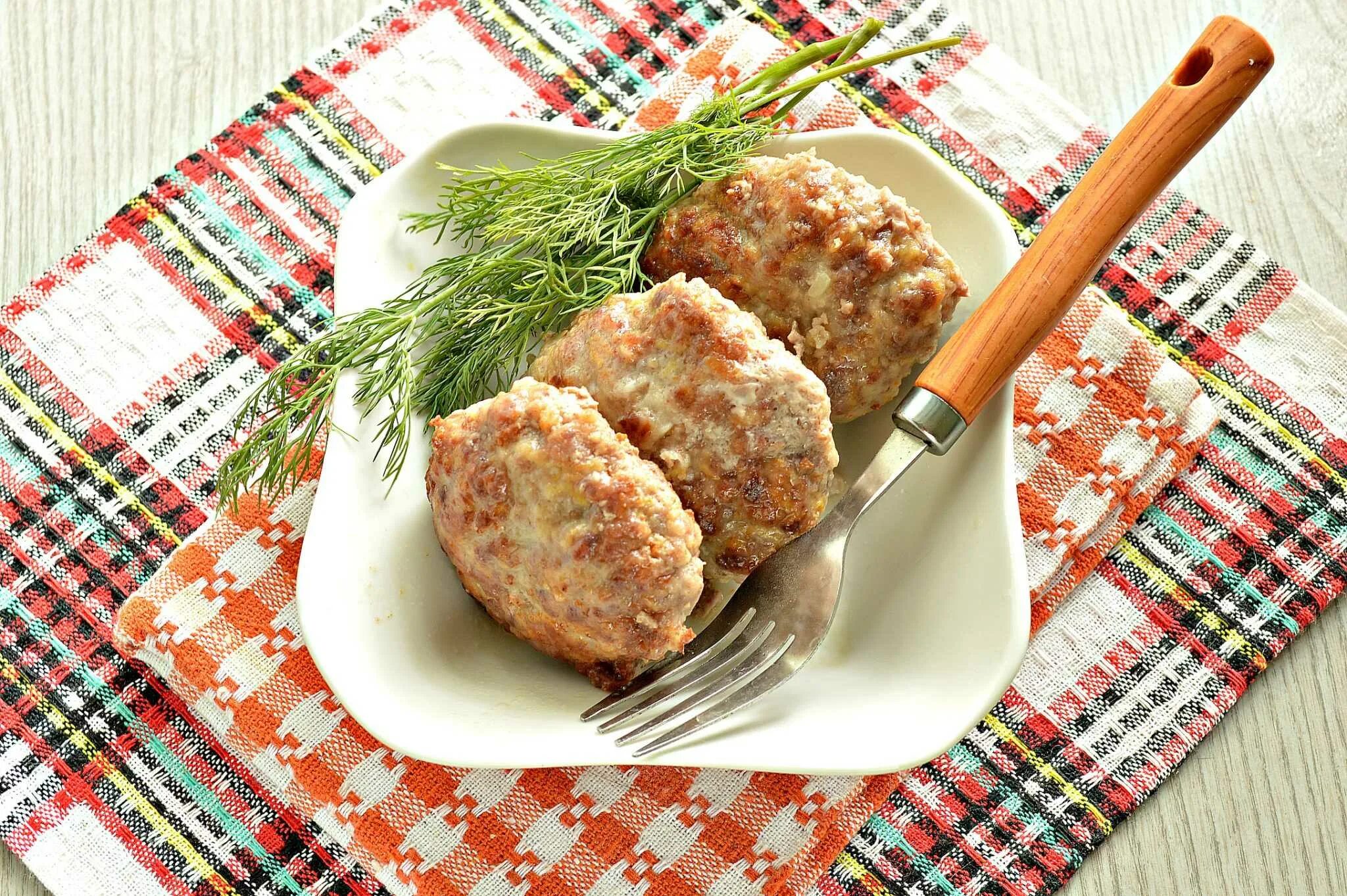 суфле из курицы. куриные котлеты. украшение детского стола. овощной суп на курином бу. биточки куриные.