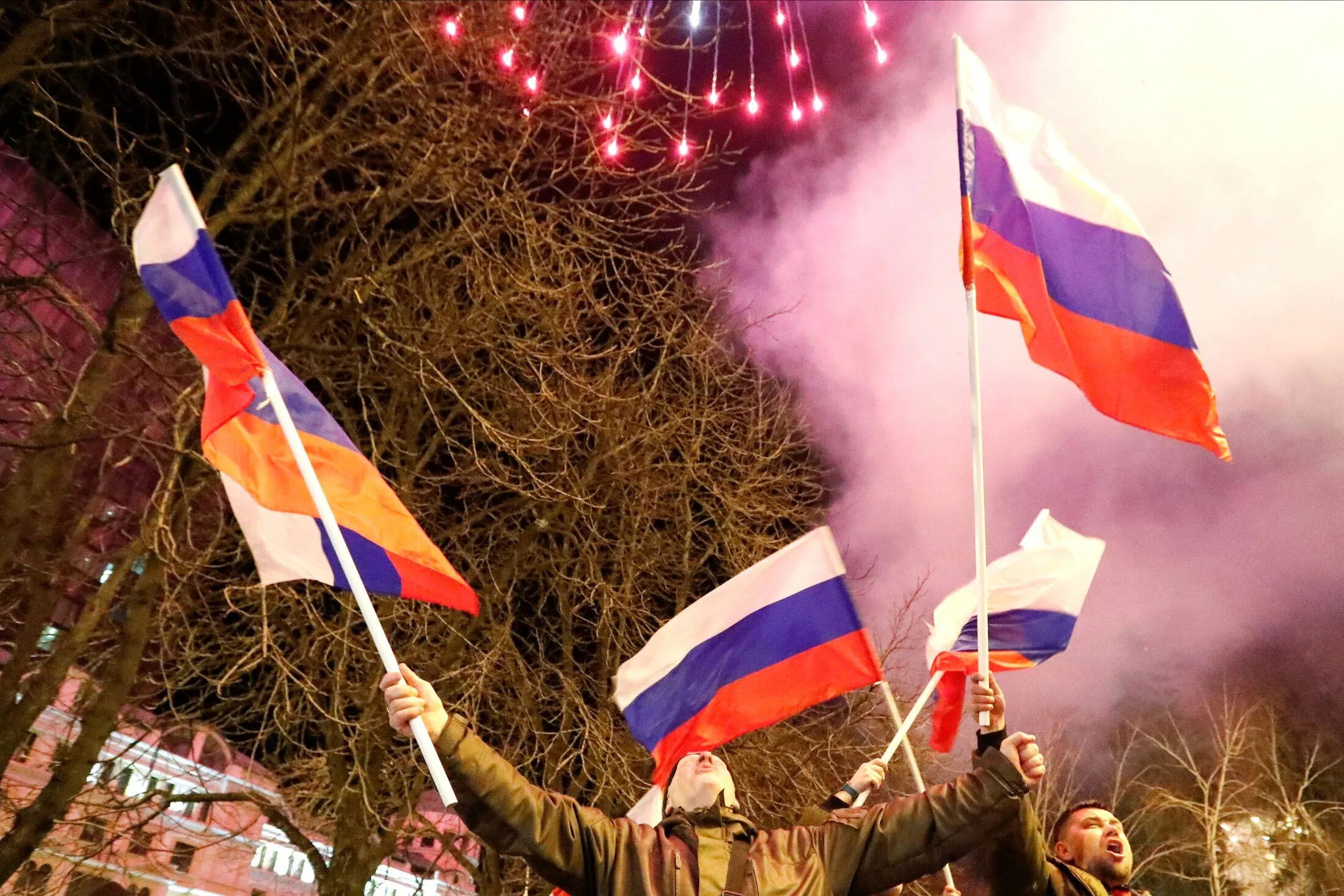 Россия приняла независимость. Донбасс празднует. Украина – это Россия. Украина признала независимость.
