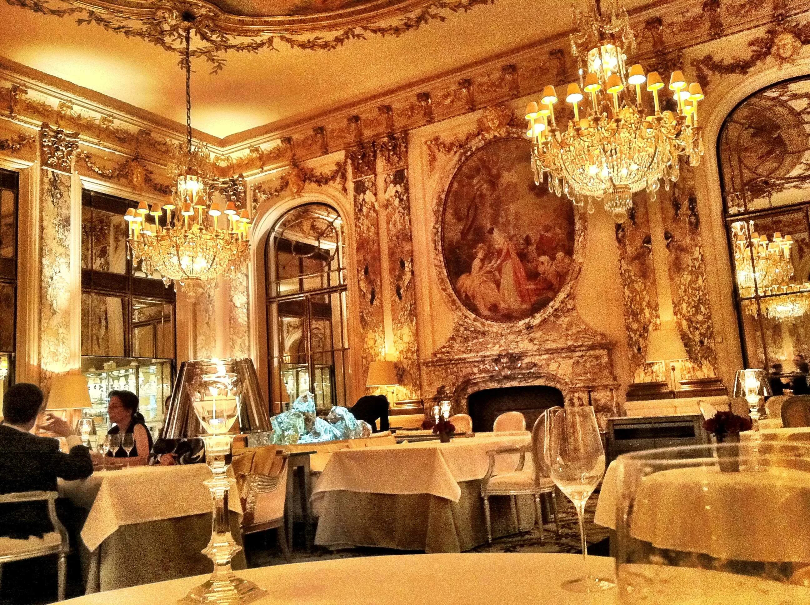 Названия дорогих ресторанов. Ресторан le Meurice Париж. Отель le Meurice Париж 20 век. Epicure ресторан в Париже.