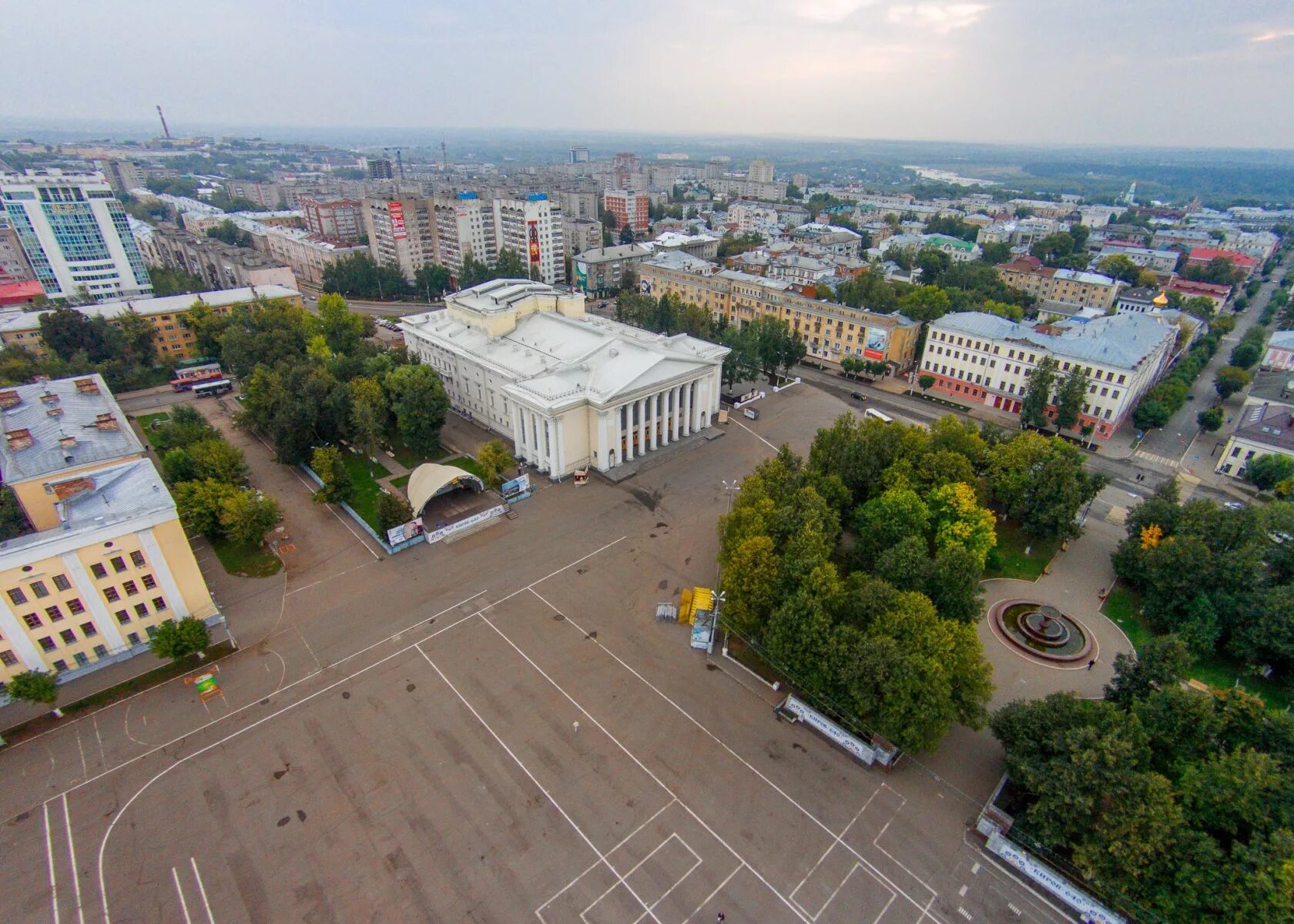 Город Киров Театральная площадь. Театральная площадь-корова. Театральная площадь Киров лето. Киров Театральная площадь Киров.