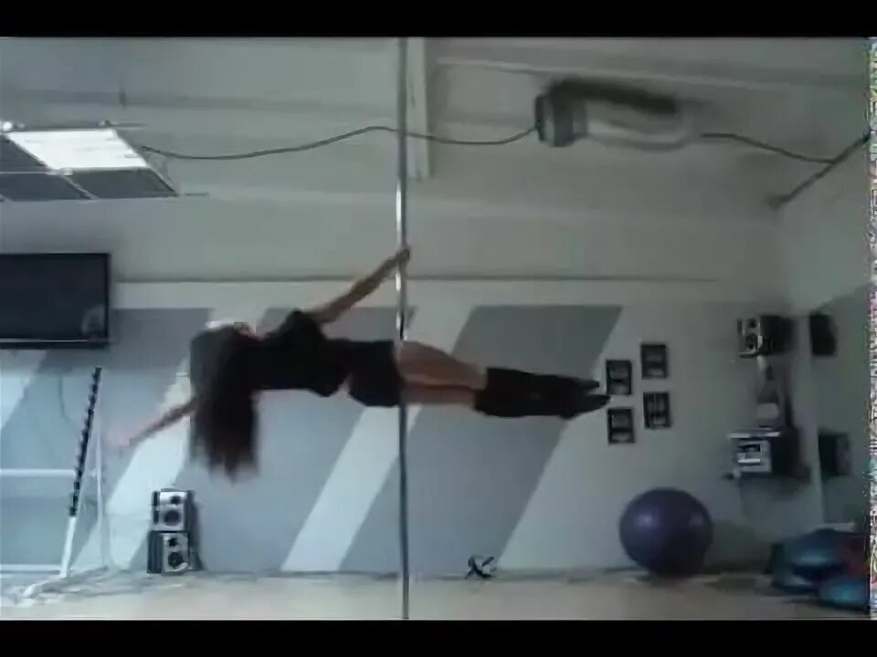 Тюльпан на пилоне. Учительница на пилоне. Пол дэнс спорт. Элемент флажок на пилоне. Трюки на пилоне.