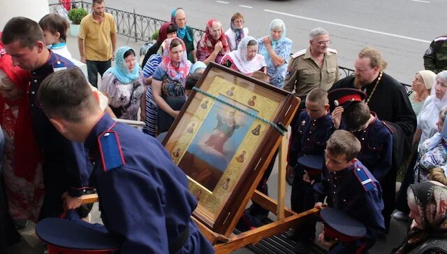 Погода острогожск на 10 дней воронежская область. Крестный ход Острогожск. Михайловский храм Острогожск. Цацки Острогожск. Острогожский церковный округ.