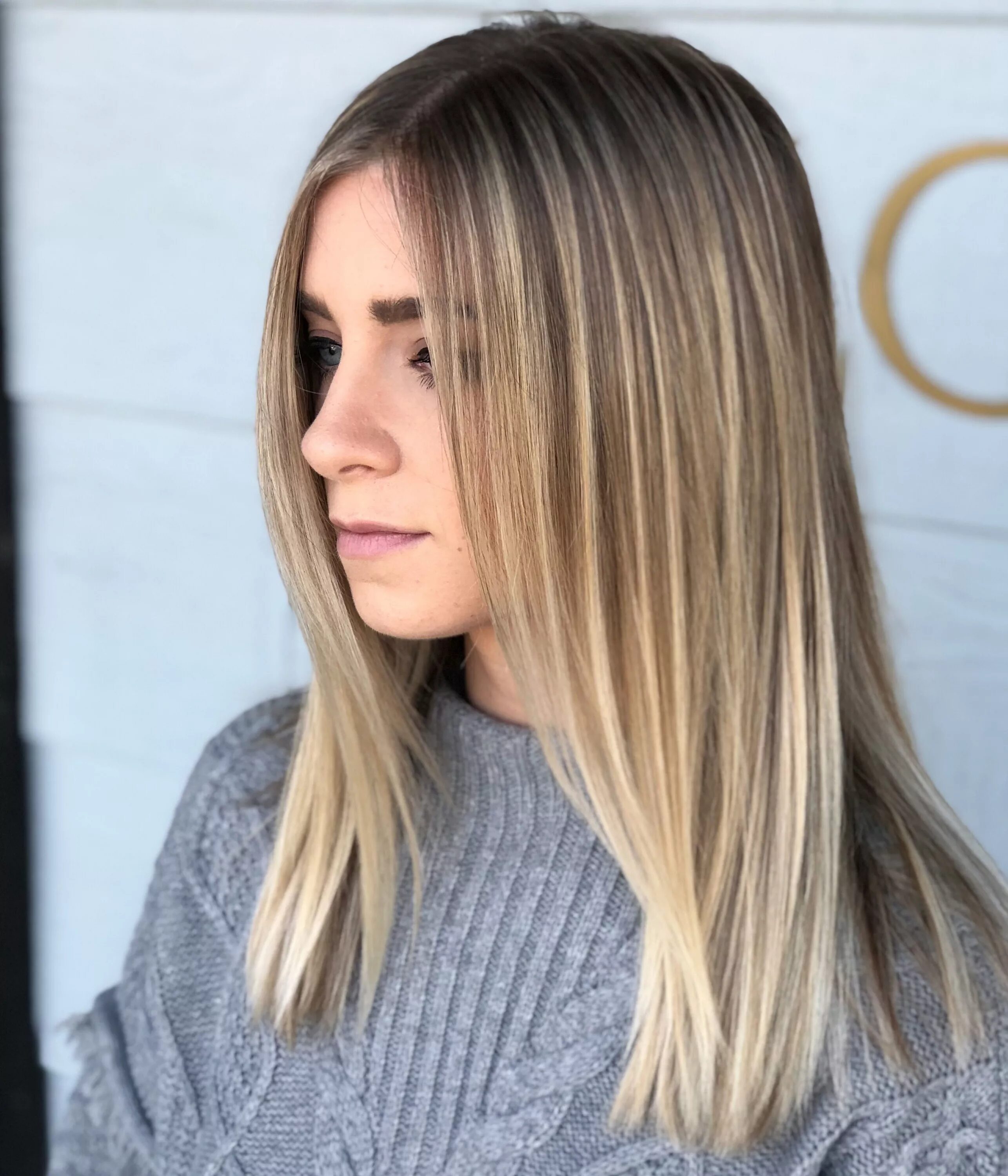 Как выглядит мелирование русых волосах на прядей Blonde with red chunks. Bridal trial run Hair streaks, Hair color streaks, Hair