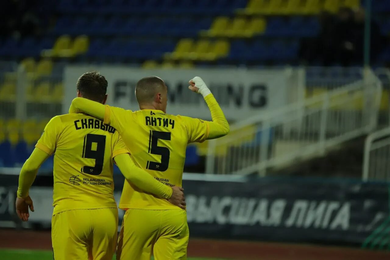 Шахтер солигорск счет. Егор карпицкий шахтер солигорск. Фк шахтер солигорск логотип. Шахтёр солигорск ребрендинг. Шахтер солигорск минск прогноз.