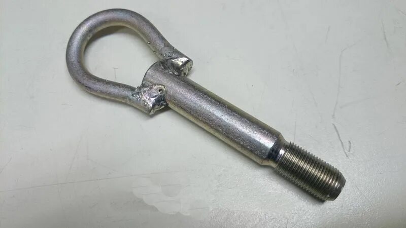 Буксировочная проушина нива урбан. Нива 21214 крюк буксировочный. Буксировочный крюк нива. Петля буксировочная 21214. Буксировочная проушина нива урбан.