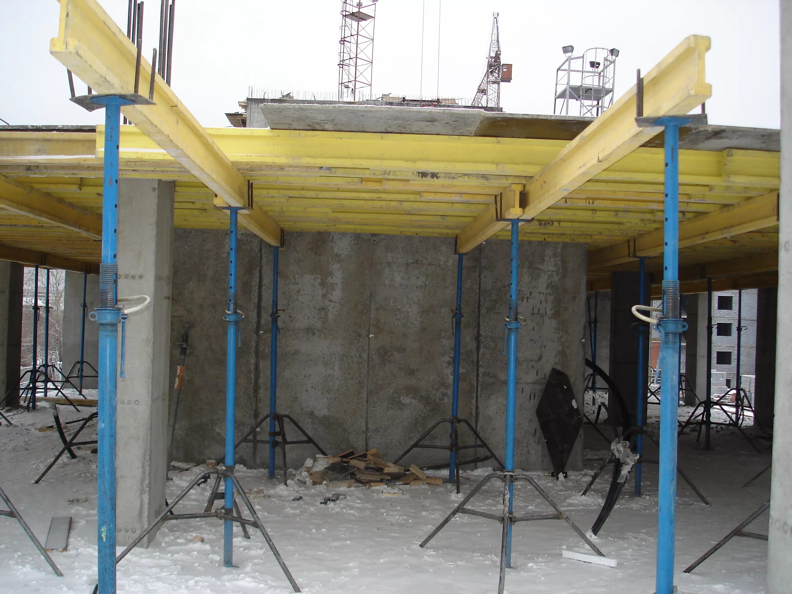 балки жб мостовых опор. телескопические стойки на монолите. стойка телескопическая 4,2м (2,4-4,2) ут000003236. деревянные двутавровые балки чердак узел. опоры перекрытий.