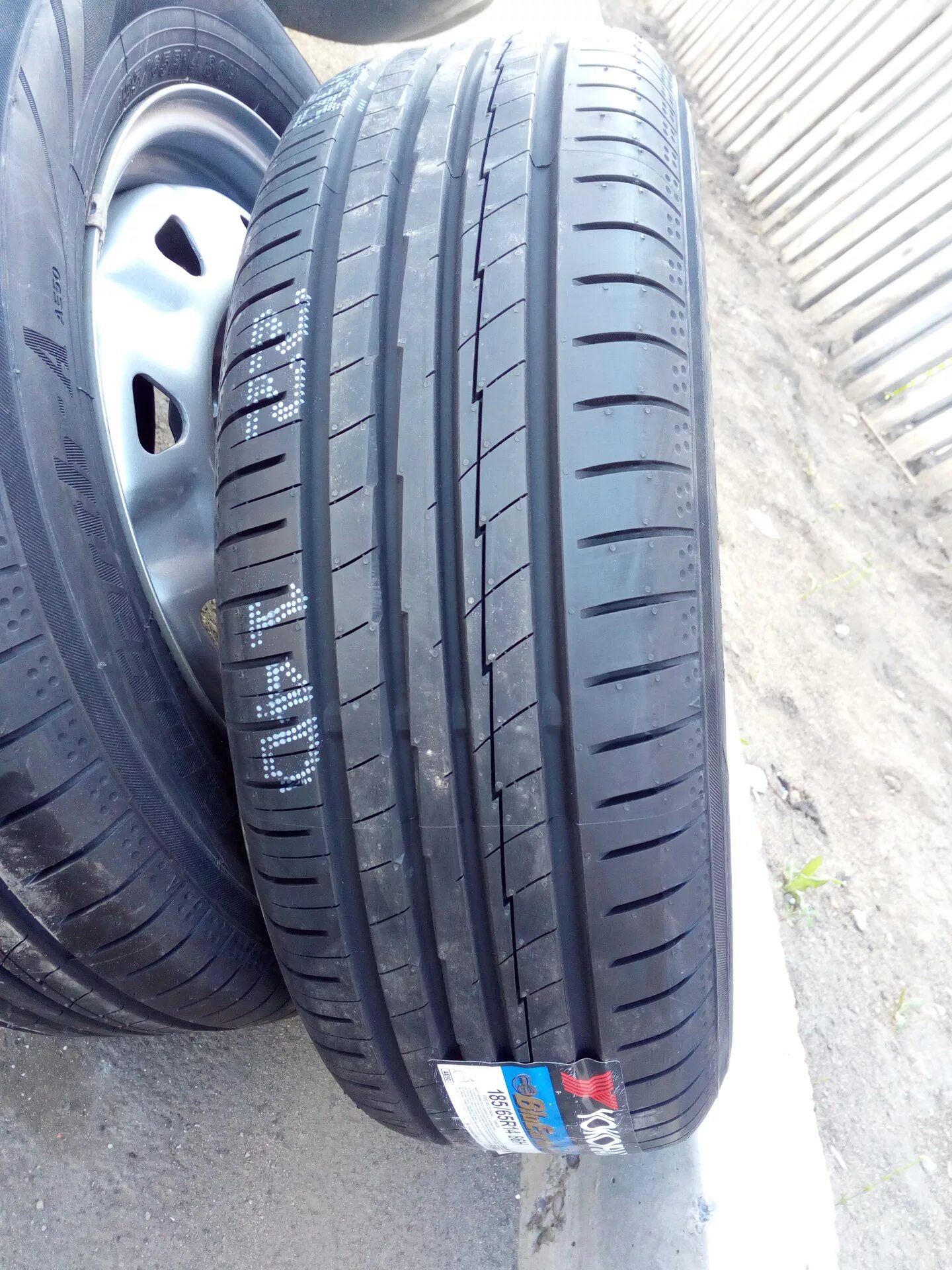 Yokohama BLUEARTH ae50. Yokohama BLUEARTH-A ae50 185/45 r17 78h. Йокохама 215/65/16 98h BLUEARTH-A (AE-51e). Yokohama BLUEARTH e50 185/60 r14 82h. Купить летние шины yokohama bluearth