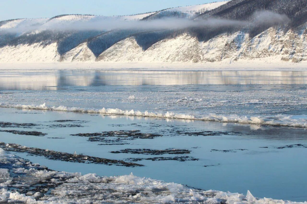 Ледоход на реке лена. Ледоход на лене 2021 якутск. Ледоход якутск. Лед на лене. Река лена ледостав.