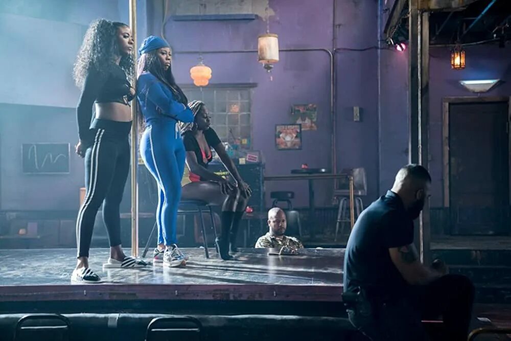 Фой. Эларика джонсон долина соблазна. Долина соблазна 2020. P-valley, 2020. Долина соблазна.