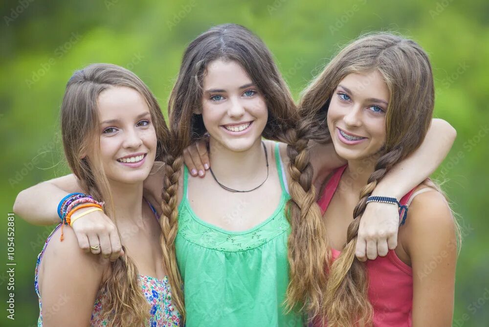 Girls 2 enjoy. Подруги улыбаются. Works girls игра. Starrrt girls 2. Кружка две девушки.