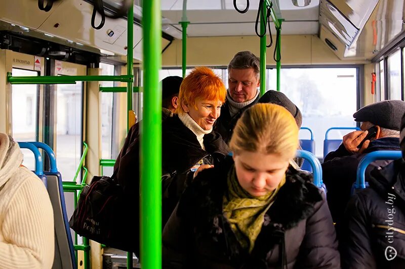 Форма контролеров в автобусе. Контролеры в автобусах стараявверсия. Форменная одежда контролеров в автобусах.