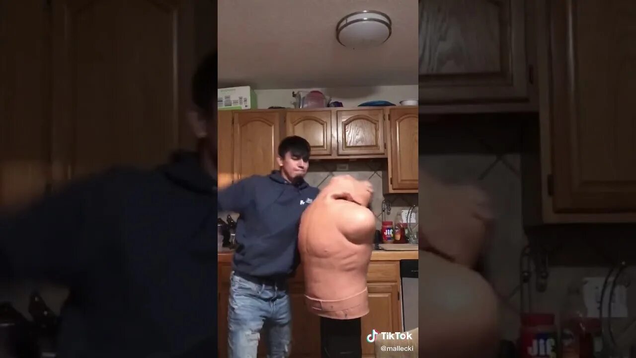 Капа и алиса попали в ловушку. Бон пари чупа чупс. Пиму няню. Расстрелял детский садик. Пиму няню.