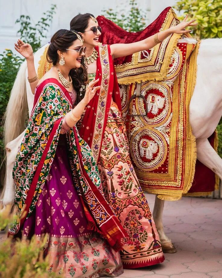 Индия одежда. Индийский стиль в одежде. Индийские ткани. Tarun tahiliani. Платье в индийском стиле.