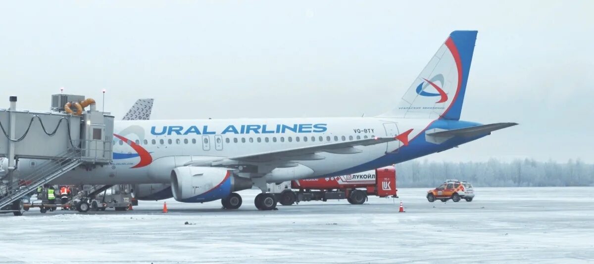 Пулково екатеринбург. Перрон кольцово. Sichuan airlines самолеты. Аэропорт питера пулково. Уральские авиалинии пулково.