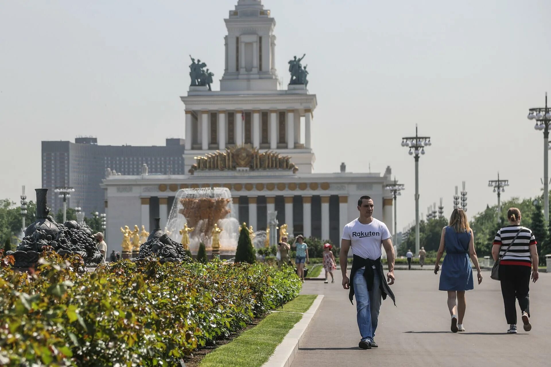 Работает ли сейчас вднх. Вднх лето 2025. парк вднх 2025. парк вднх 2025. парк вднх москва 2025 лето.