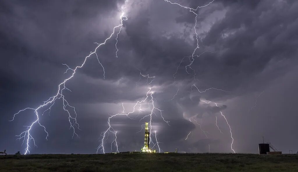 Красивая молния. Самый сильный гром. Шаровая молния в торнадо. Франциско негрони гроза вулкан. Самый сильный гром.