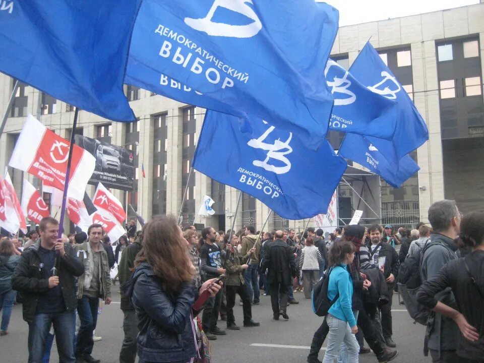 Партия демократические выборы. Демократический выбор партия. Признаки политической партии. Политические партии. Партия демократические выборы.