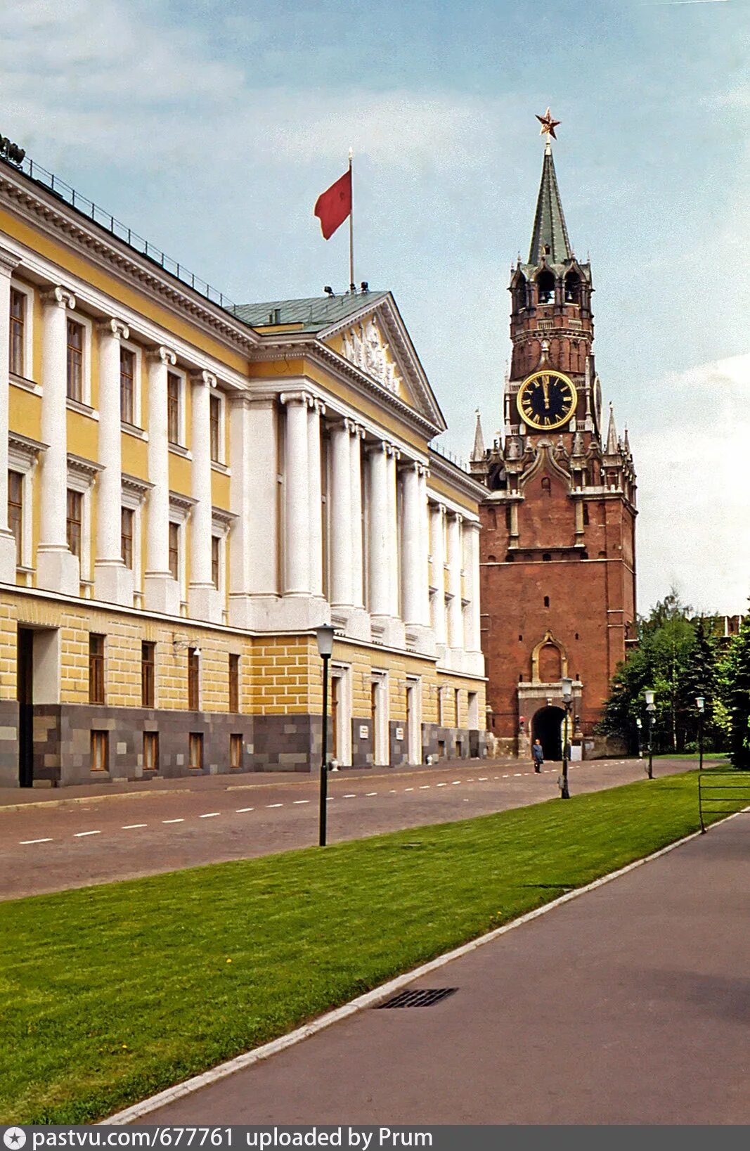 14 корпус кремля. 14-й корпус московского кремля. 14 корпус кремля школа вцик. 14 корпус кремля москва.