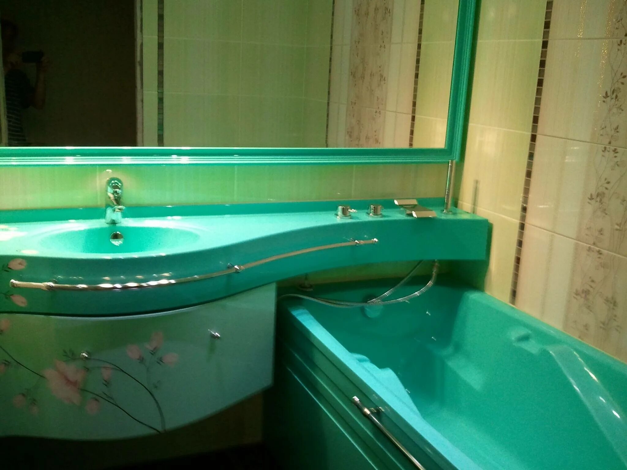 Ванна литьевой мрамор малахит. Цветные ванны из литьевого мрамора. Раковина над ванной. Цветные раковины в ванну. Авито мебель для ванны