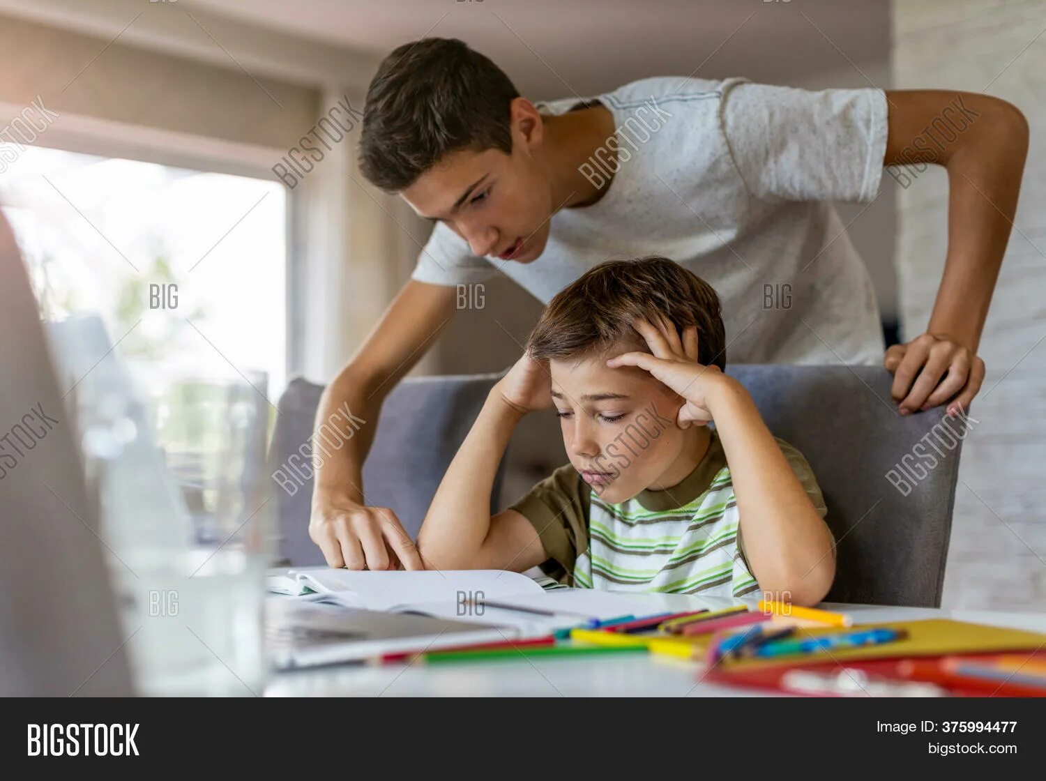 He is that his brother. Помощь младшему брату. Младший брат делает уроки. Старший брат помогает делать уроки. Помощь младшей сестре делать уроки.