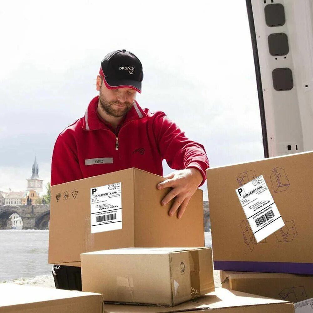 Fedex курьерская служба. Доставщик еды самокат. Доставщики санкт петербург. Свт петербург. Грузчик экспедитор.