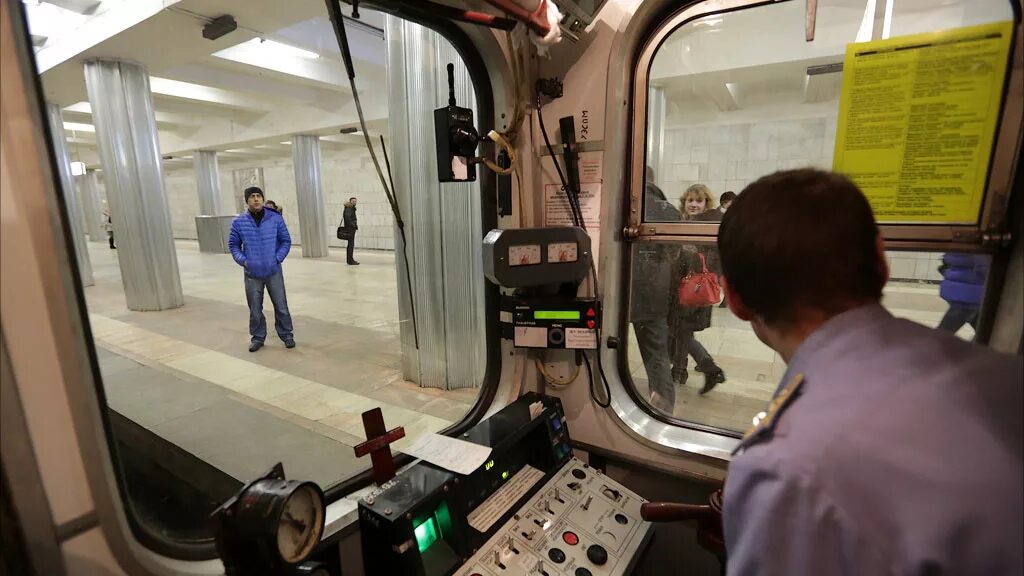 Машинисты метрополитена работа. Машинист таганско краснопресненской линии. машинист московского метро. машинист метрополитена. машинисты ткл.