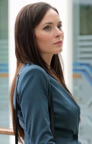 Свои чужие родные 1 4 4. Екатерина олькина 2021. Свои чужие родные 1 4 4. Дмитрий ульянов 2020. Свои чужие родные 2020.