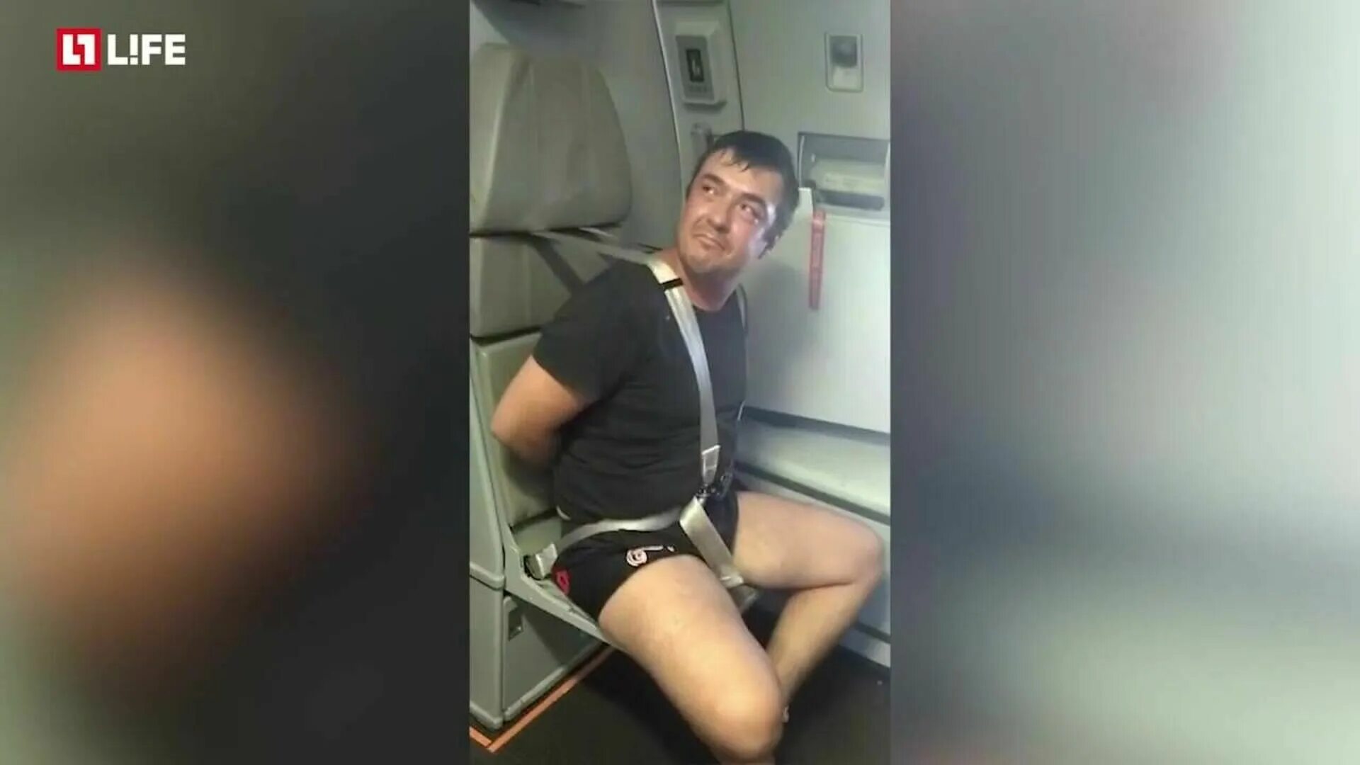 Дебош в аэропорту симферополя. Дебошир что делать. Дебошир что делать. Служба в полиции. Дебошир что делать.