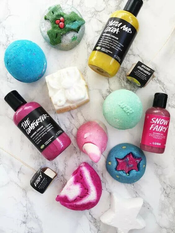 Косметика лаш купить. Lush Cosmetics. Лаш косметика бомба. Lush Эстетика. Косметика для Даши..