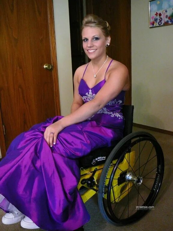 Познакомиться для инвалидом серьезных отношений с девушкой. Девушка инвалид. Красивые девушки инвалиды. Женщина в инвалидной коляске. Девушка инвалид на коляске.