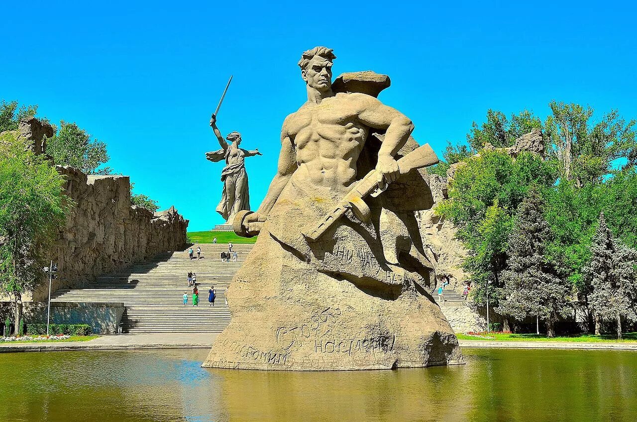 мемориальный комплекс в волгограде героям сталинградской битвы. героям сталинградской битвы на мамаевом кургане. волгоград мемориальный комплекс на мамаевом кургане. комплекс "герои сталинградской битвы" на мамаевом кургане. мемориальный комплекс родина мать волгоград.