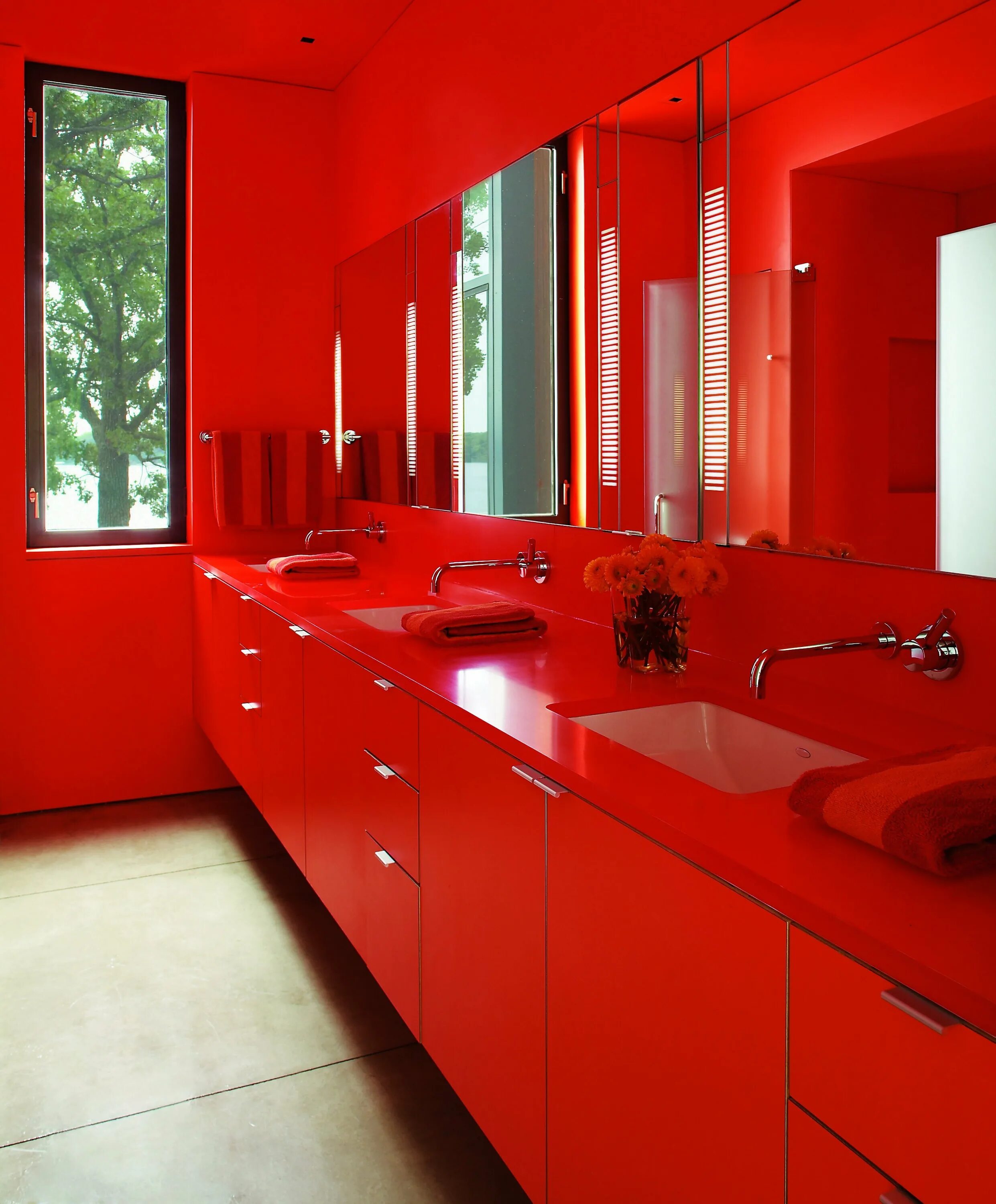 Красная ванная. Красный кафель в ванной. Ванна цвет красный. Ванна цвет красный. Ванна цвет красный.