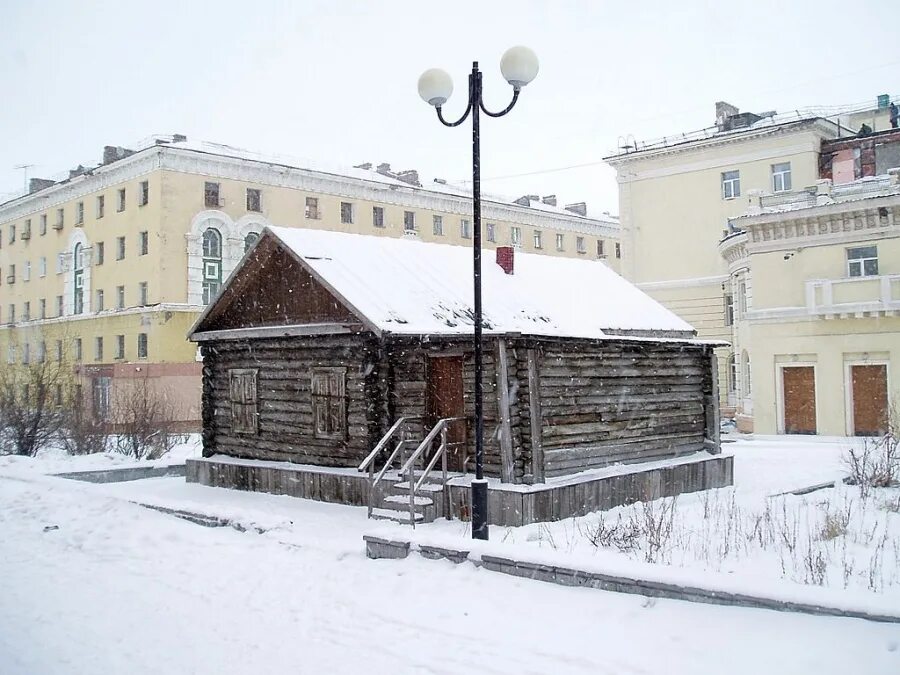 Окрестности норильска. Музей города Норильска. Норильск достопримечательности города. Главная достопримечательность Норильска. Музей Норильска зимой.