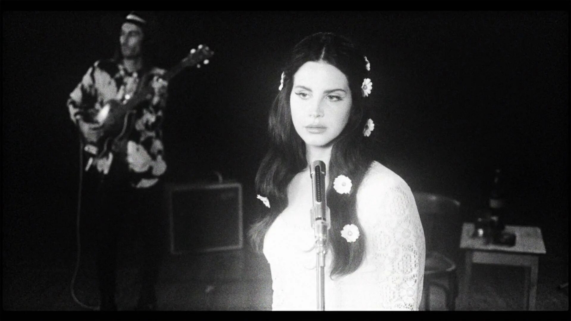 клипы ланы дель. Lana del rey high by the beach. клипы ланы дель. клипы ланы дель. машина ланы дель рей.
