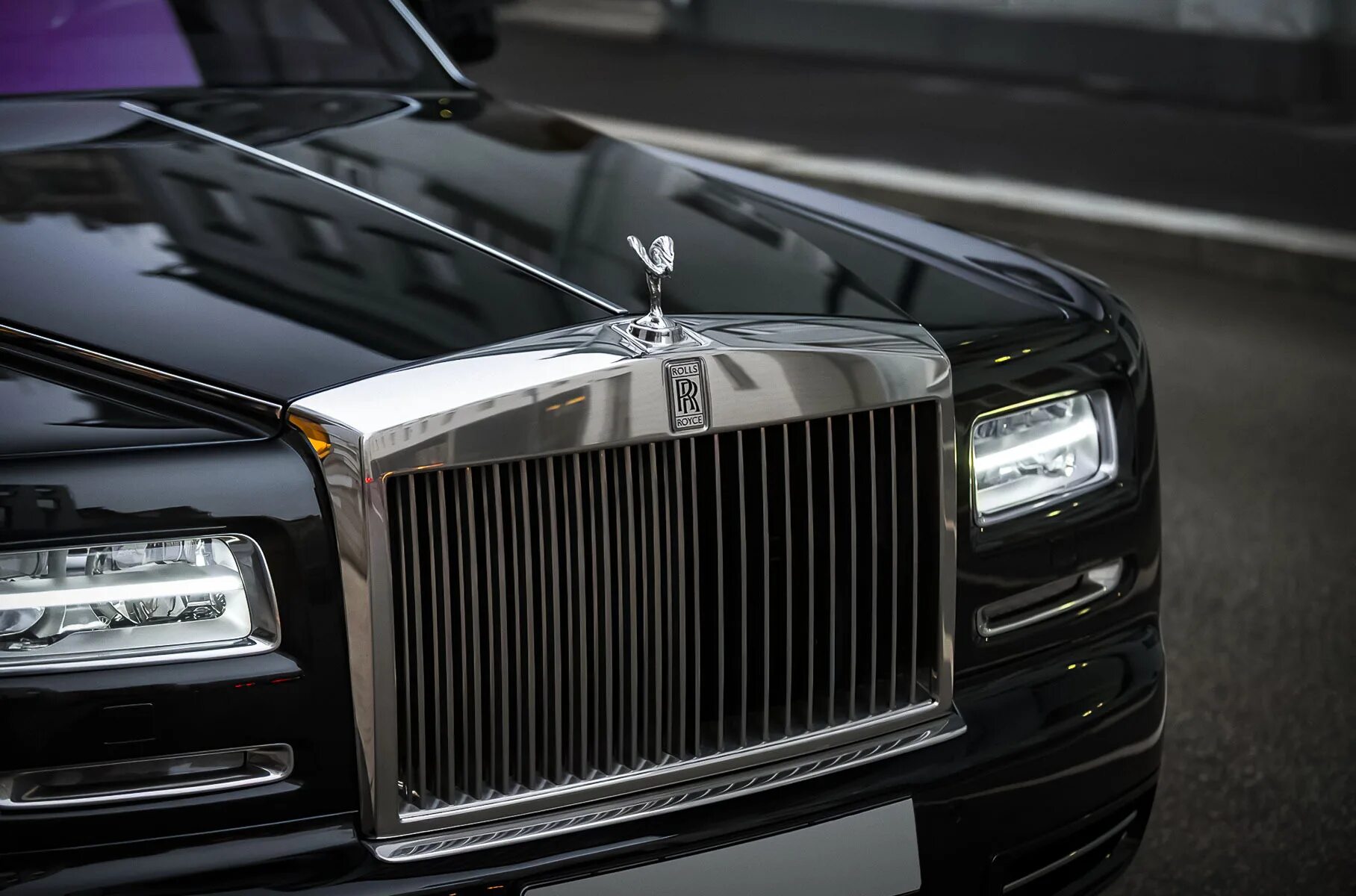 Автомобиль за миллион рублей. Rolls Royce Phantom лимузин. Rolls Royce Phantom 2012. Rolls Royce Phantom 2021 лимузин. Rolls Royce Phantom 2023.