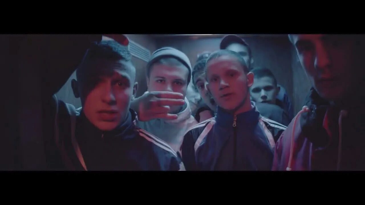 кавер макс корж малый повзрослел. макс корж малый. фото с клипа малый повзрослел. просто повзрослел песня. обложки макса коржа.