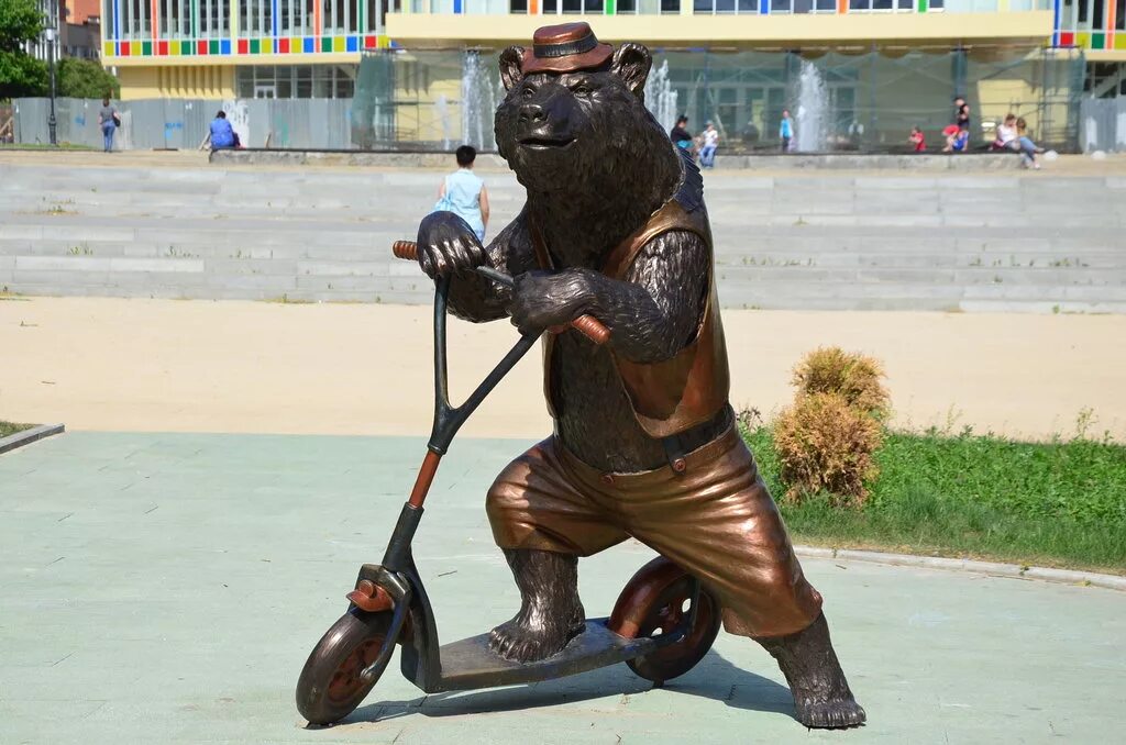 медвежонок на самокате